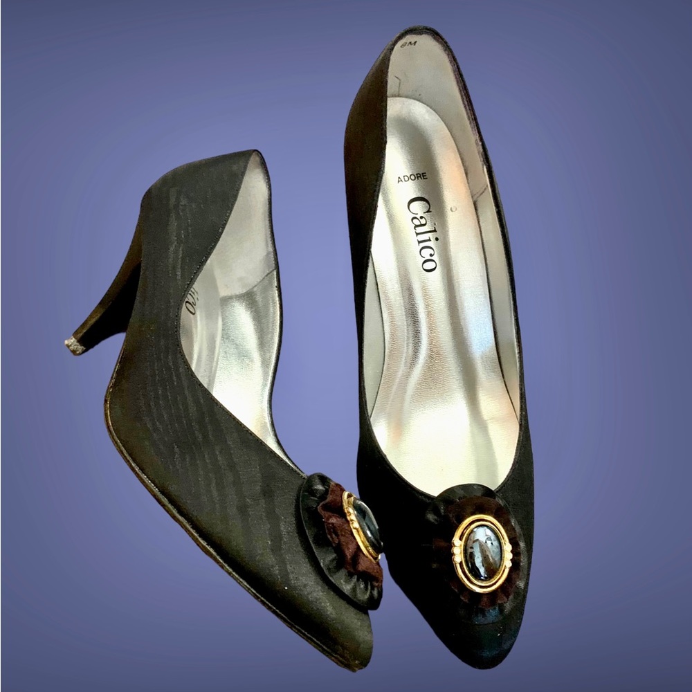Calico Adore Vintage Black Fabric Jeweled Rosette Pointed Toe Pumps Heels 8M